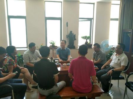 嘉兴湖北商会执行会长王洪成到访77779193永利光电