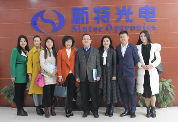 武汉光谷商会秘书长周青梅到访77779193永利光电