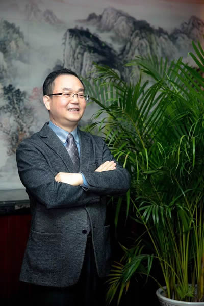 快过刀，准超尺，亮胜光，激光正成为21世纪最为瞩目的高新技术之一